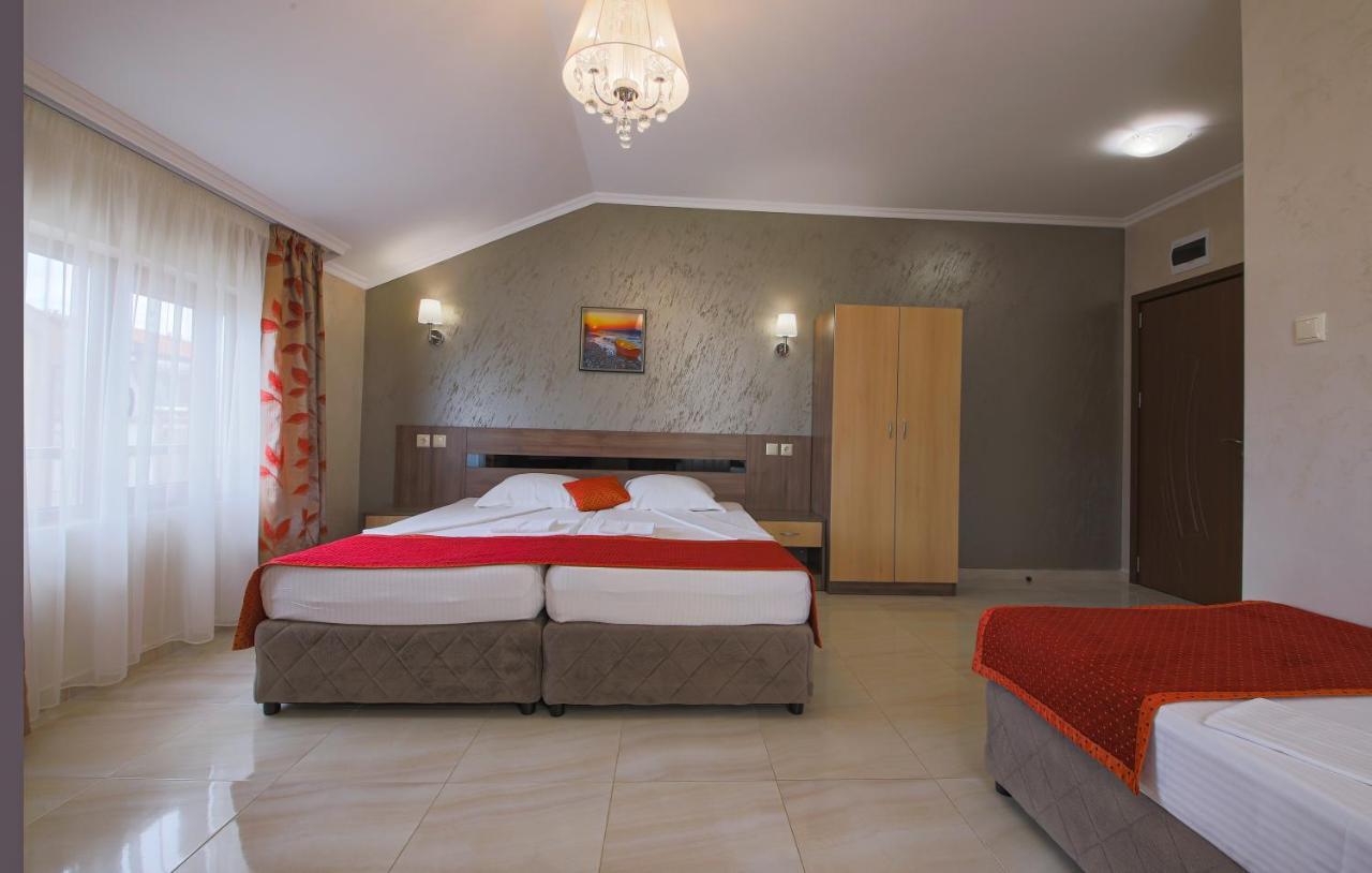 Guesthouse Phoenix Obzor Exterior foto