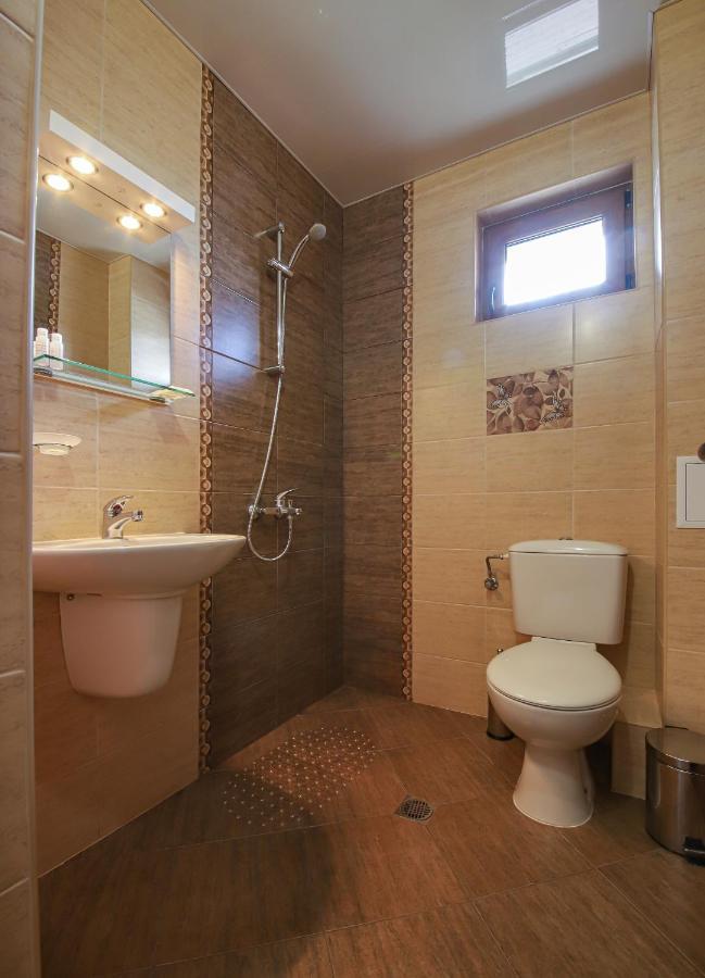 Guesthouse Phoenix Obzor Exterior foto
